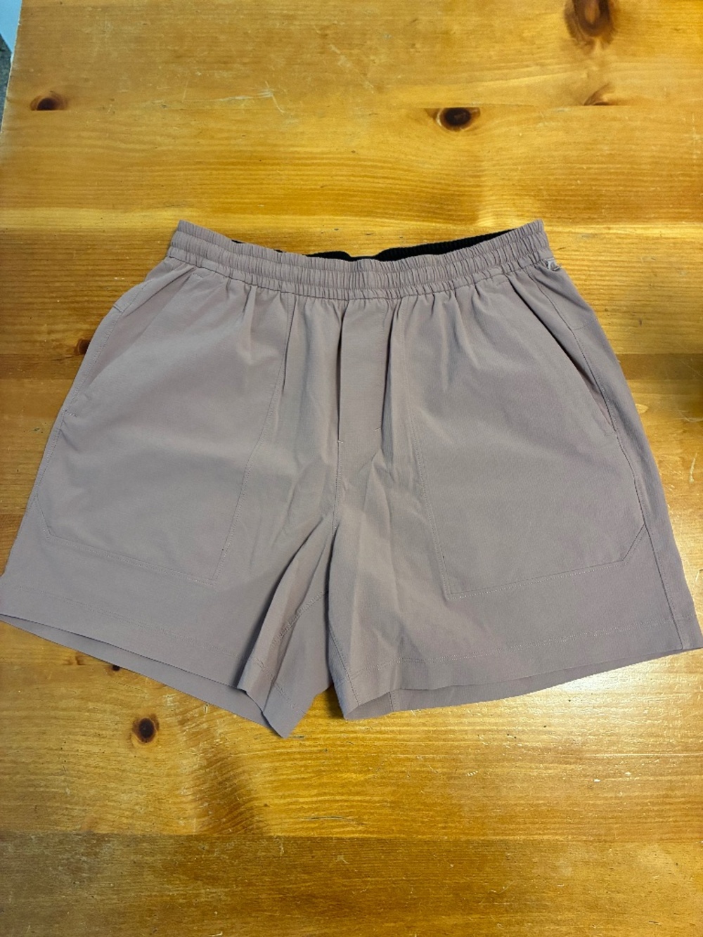 rare discontinued Lululemon bowline ripstop short - medium - dusty pink color